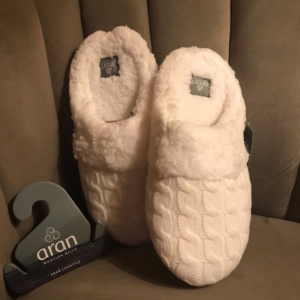 NWT. Aran Unisex Slippers - Picture 2 of 8